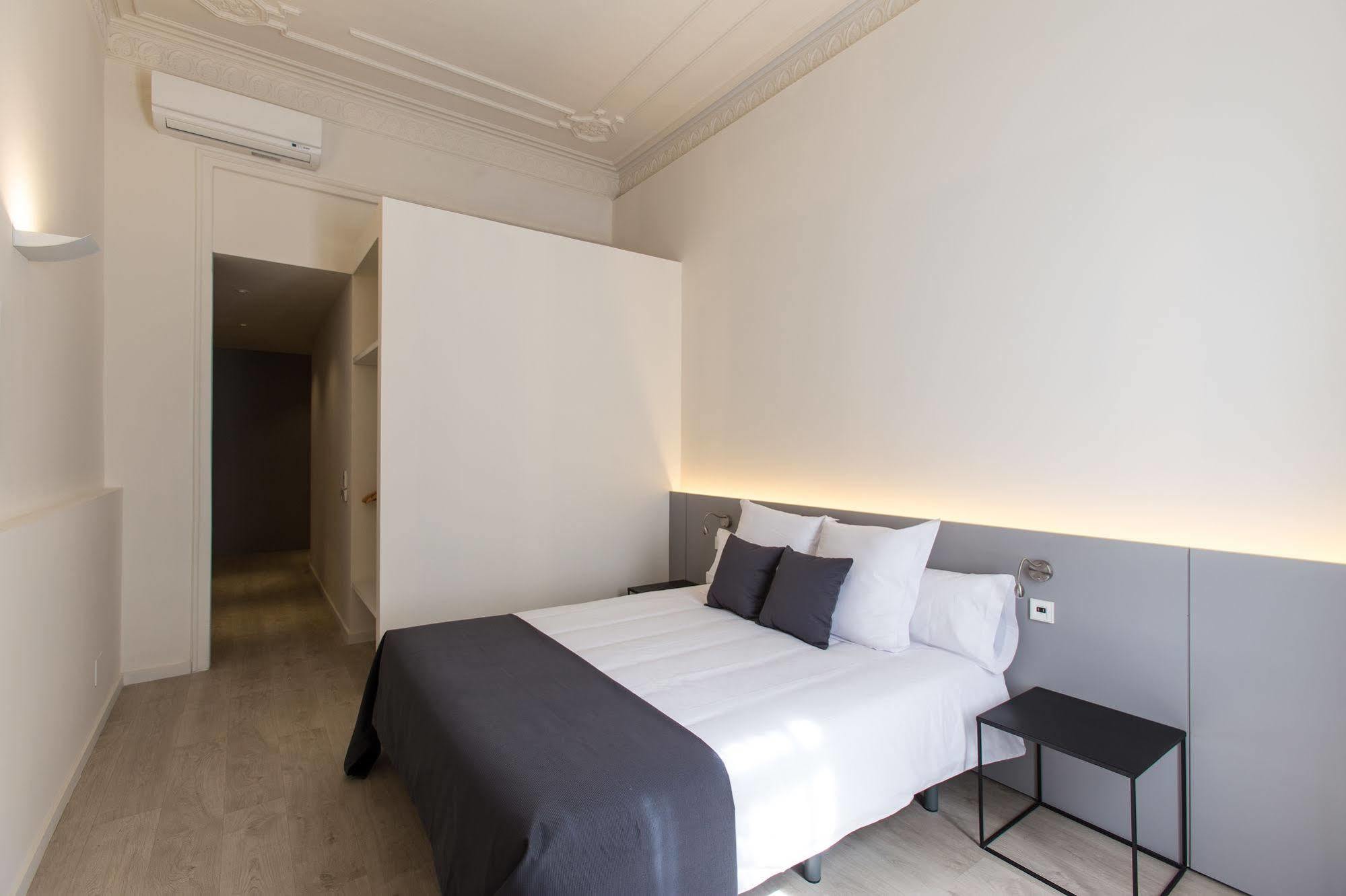Guest house Izaila Plaza Catalunya 3*
